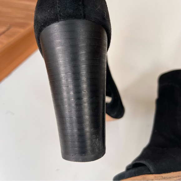 New Vince Camuto Conley Buckle Open Toe Bootie Size 7 Black Suede Stacked Heel - Picture 5 of 16